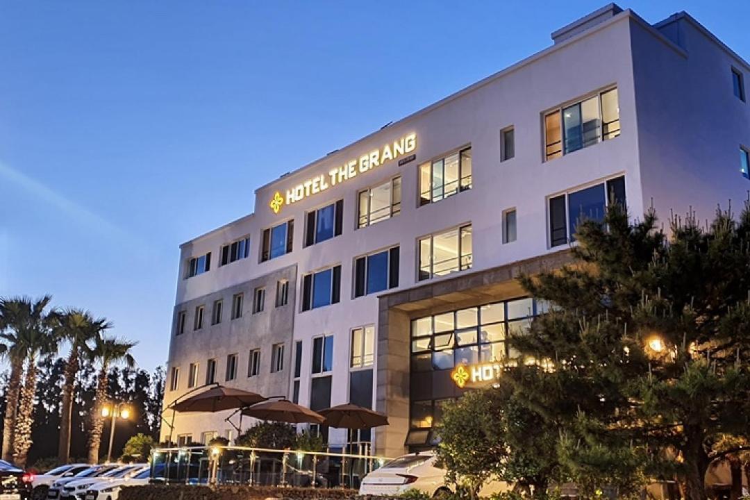 Hotel The Grang Jungmun Сеогвипо Екстериор снимка