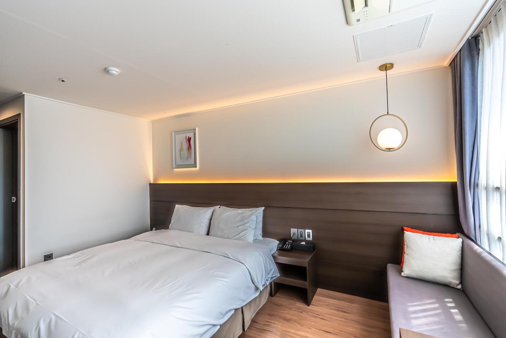 Hotel The Grang Jungmun Сеогвипо Екстериор снимка