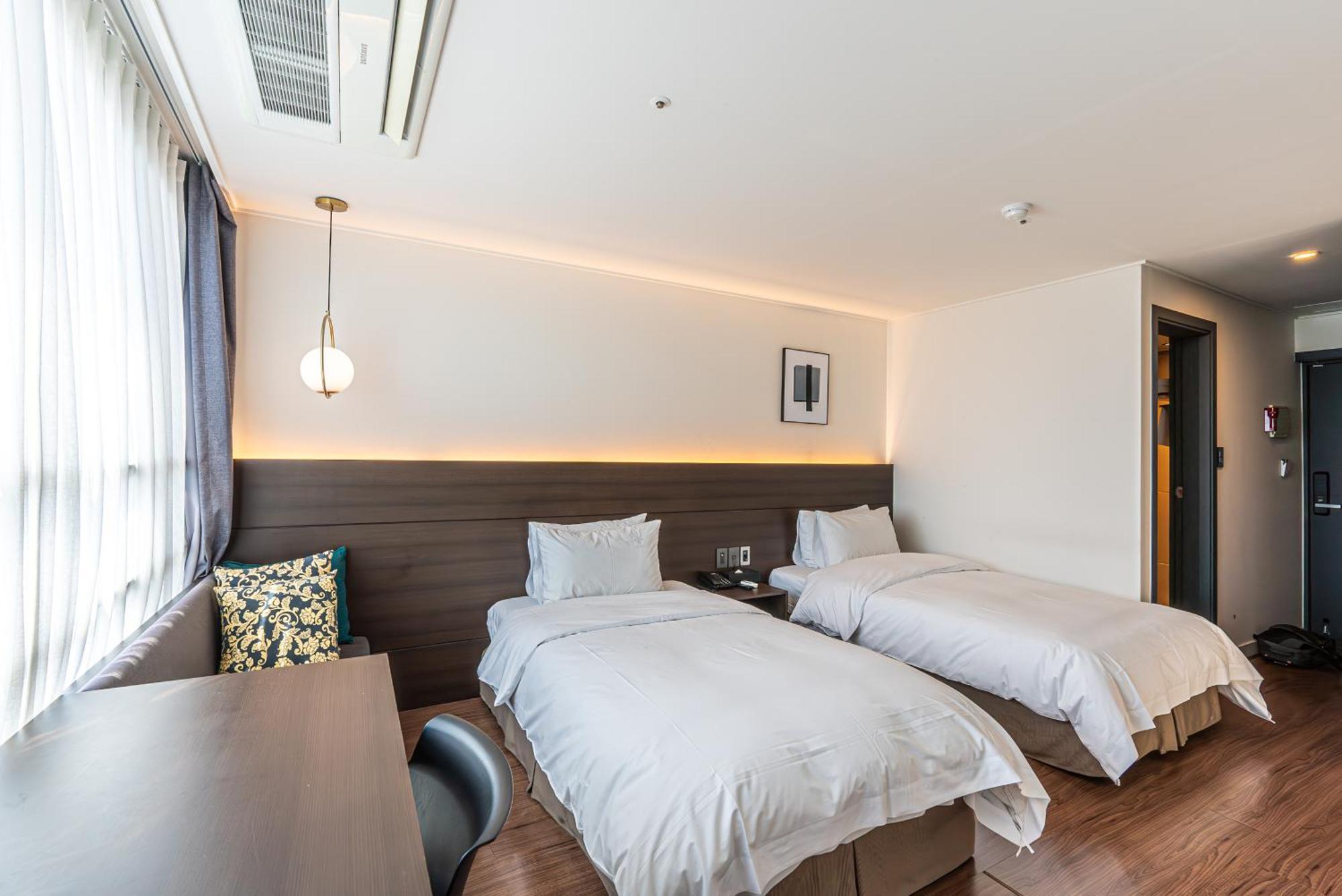 Hotel The Grang Jungmun Сеогвипо Екстериор снимка