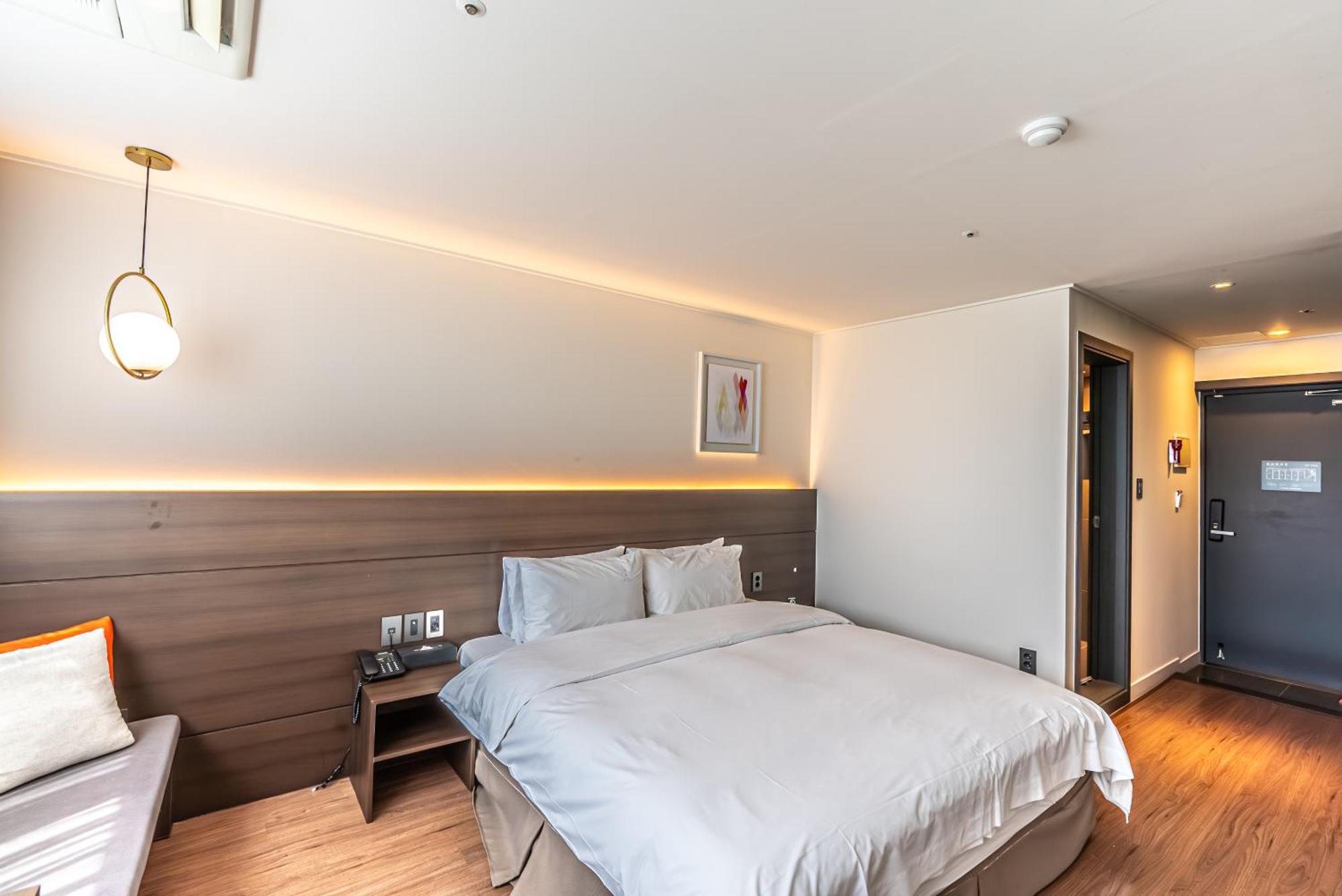 Hotel The Grang Jungmun Сеогвипо Екстериор снимка
