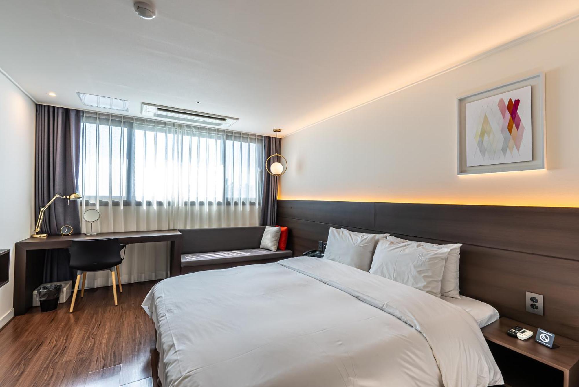 Hotel The Grang Jungmun Сеогвипо Екстериор снимка