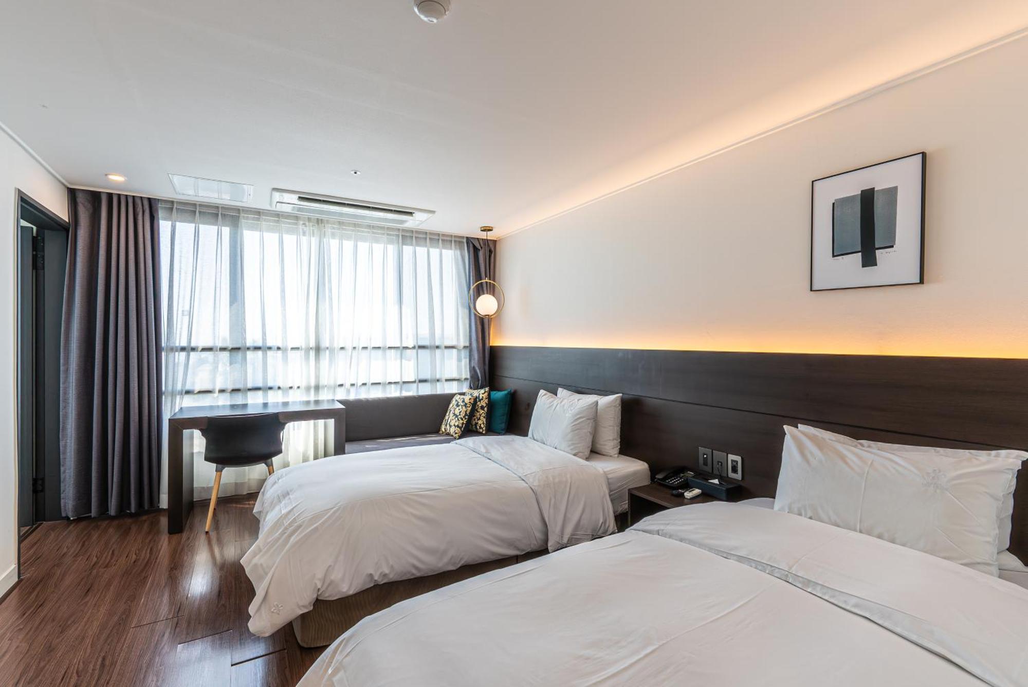 Hotel The Grang Jungmun Сеогвипо Екстериор снимка