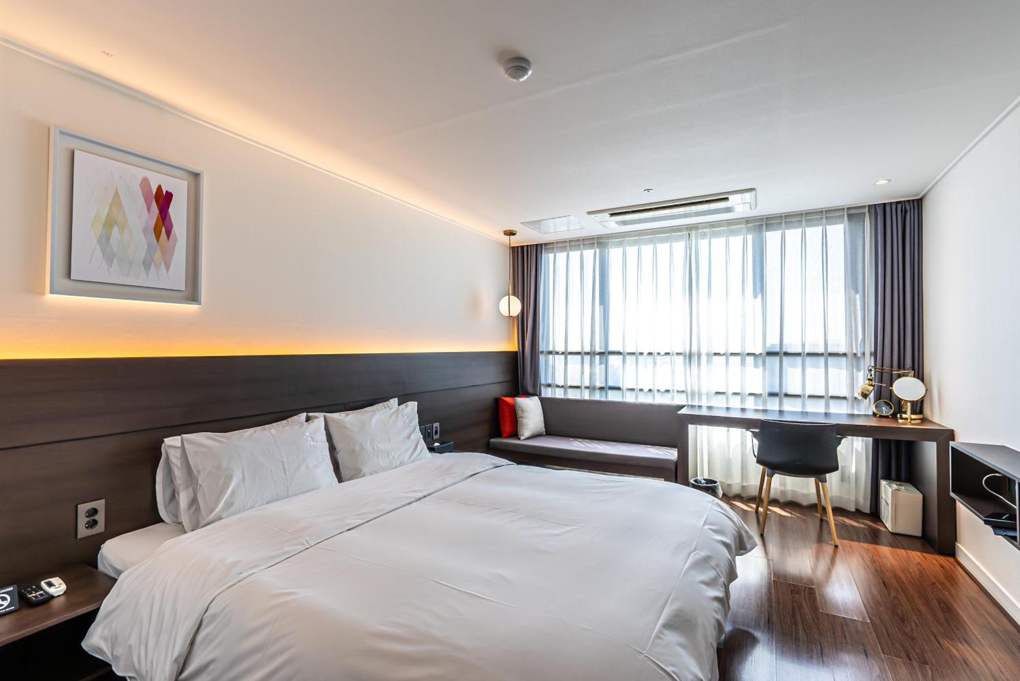 Hotel The Grang Jungmun Сеогвипо Екстериор снимка
