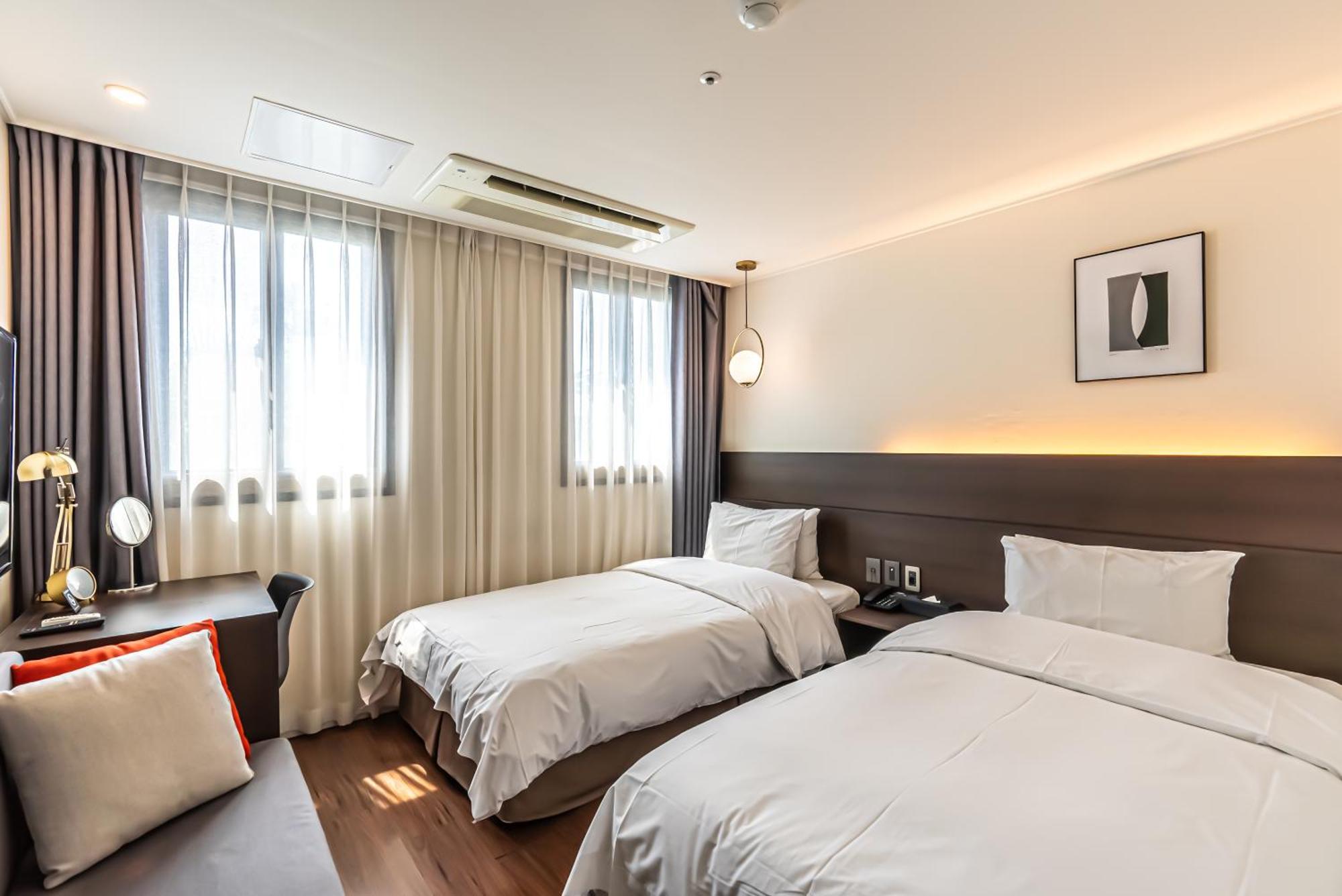 Hotel The Grang Jungmun Сеогвипо Екстериор снимка