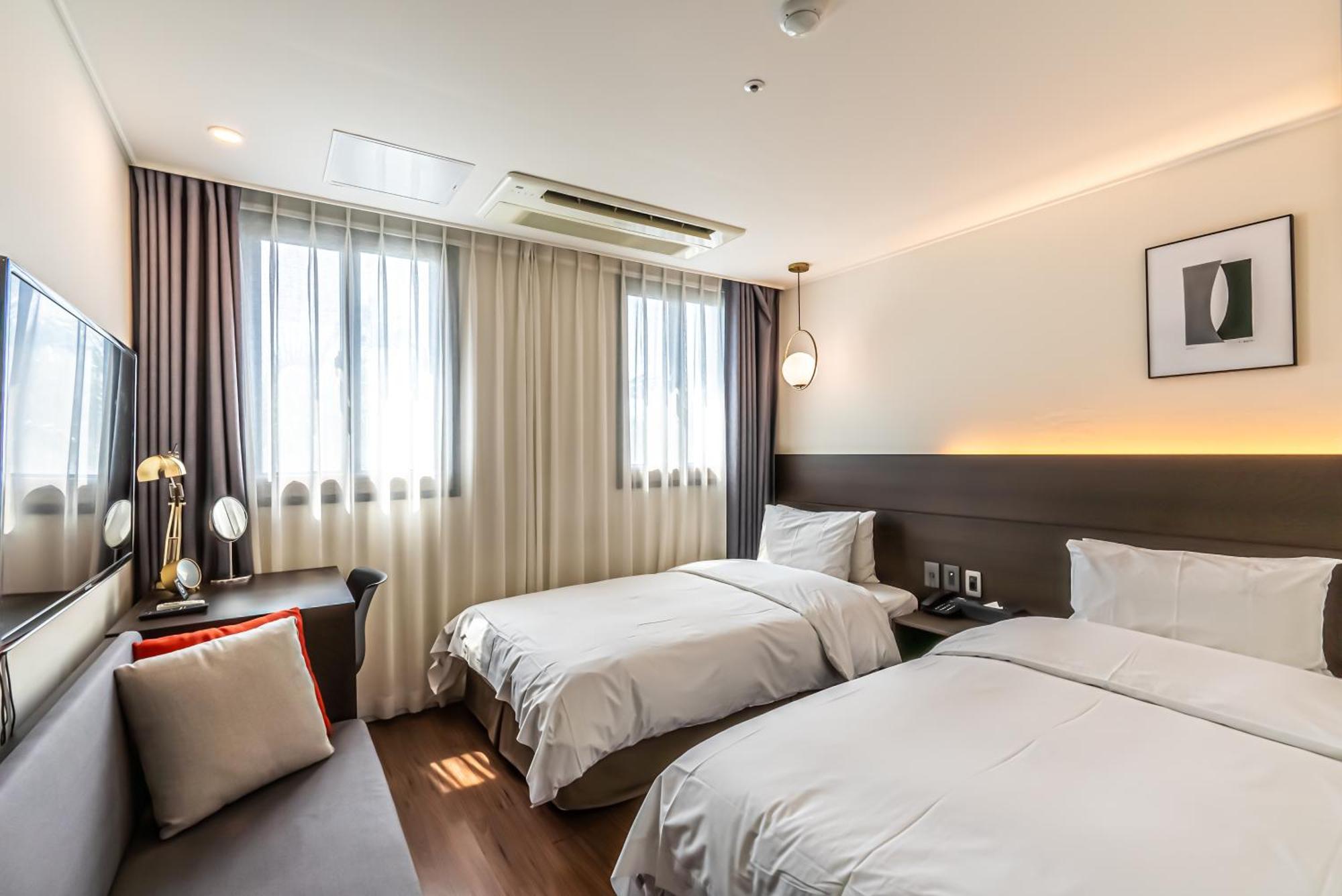 Hotel The Grang Jungmun Сеогвипо Екстериор снимка