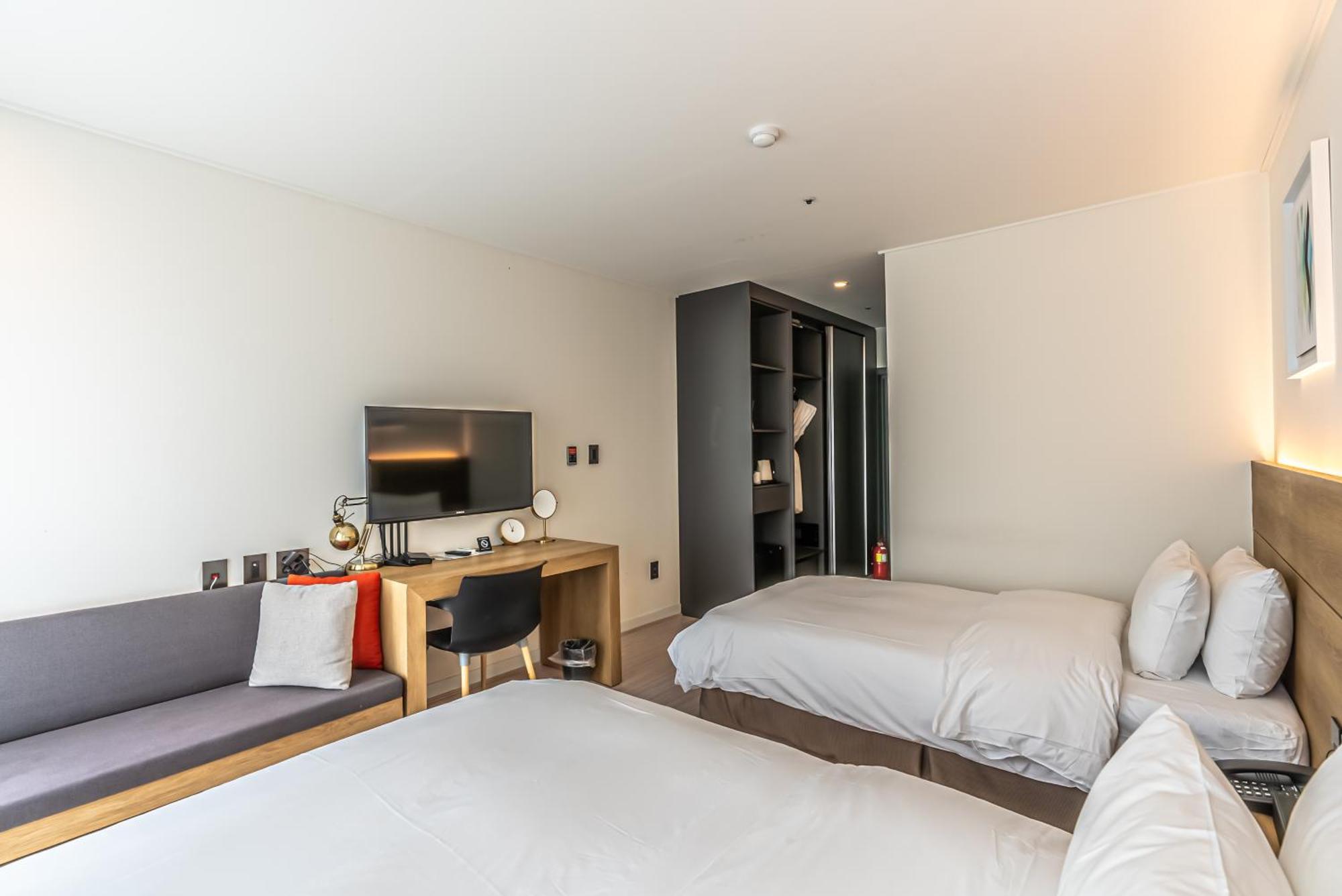 Hotel The Grang Jungmun Сеогвипо Екстериор снимка