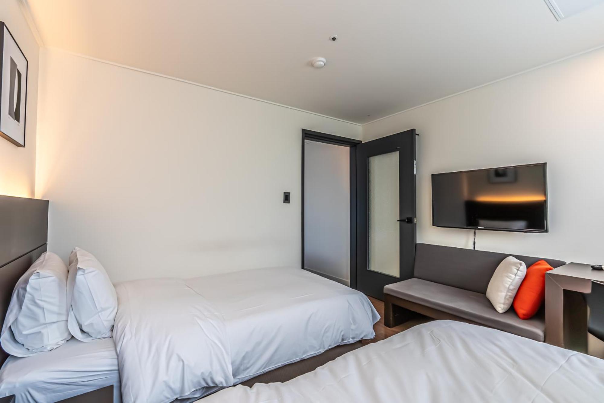 Hotel The Grang Jungmun Сеогвипо Екстериор снимка