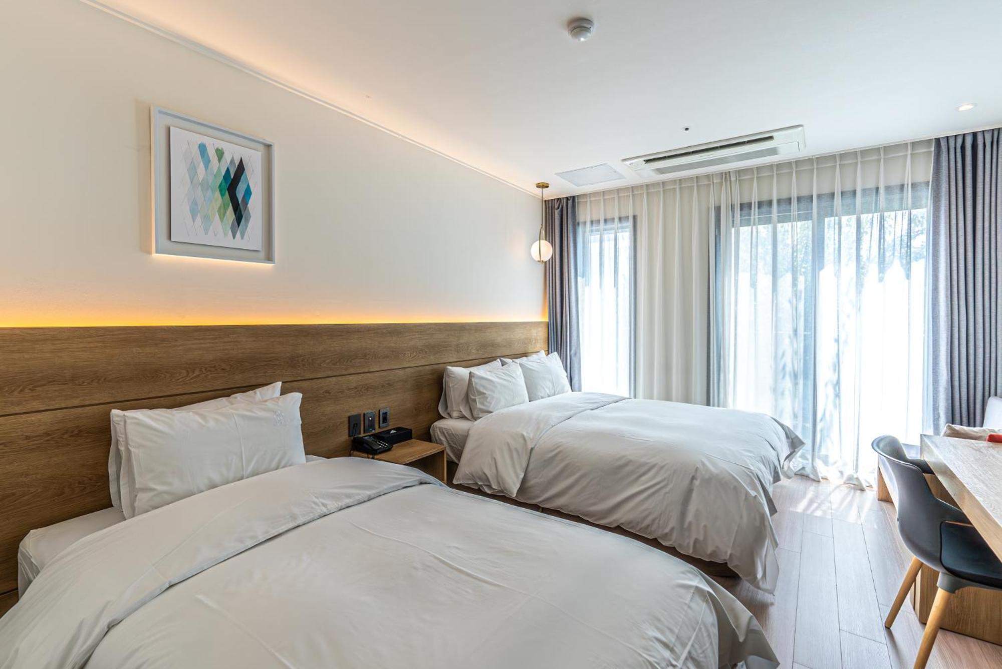 Hotel The Grang Jungmun Сеогвипо Екстериор снимка
