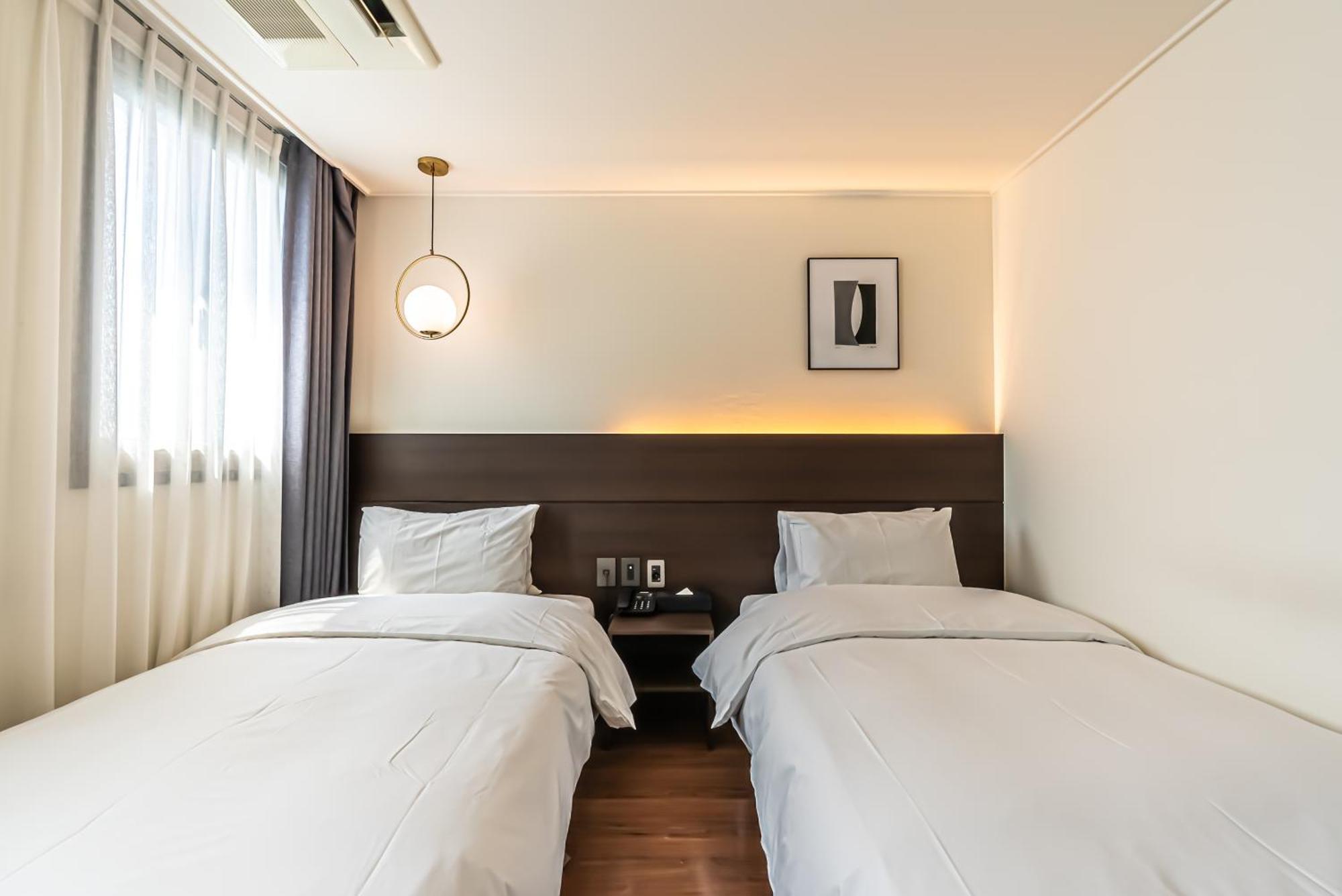 Hotel The Grang Jungmun Сеогвипо Екстериор снимка