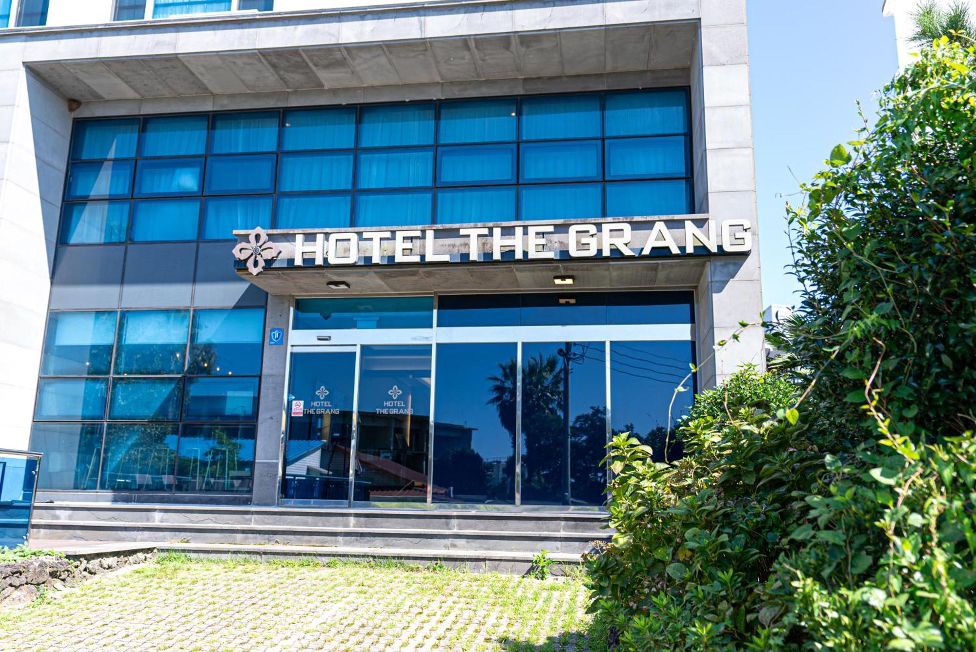 Hotel The Grang Jungmun Сеогвипо Екстериор снимка