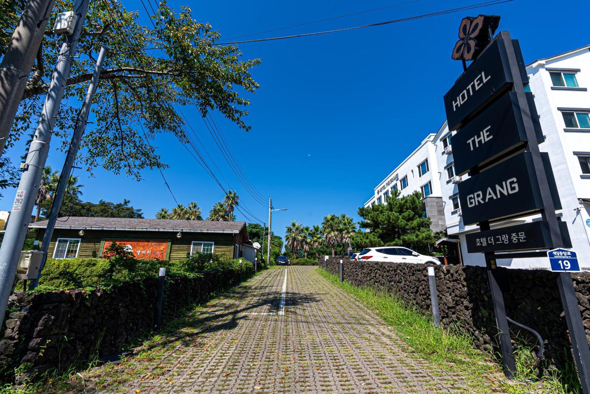 Hotel The Grang Jungmun Сеогвипо Екстериор снимка