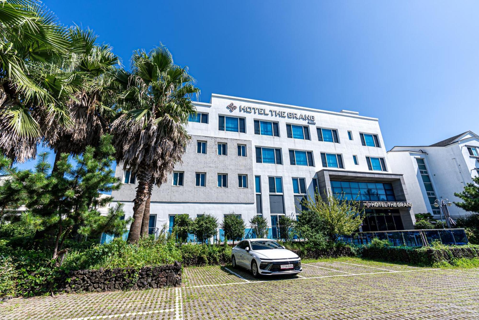 Hotel The Grang Jungmun Сеогвипо Екстериор снимка
