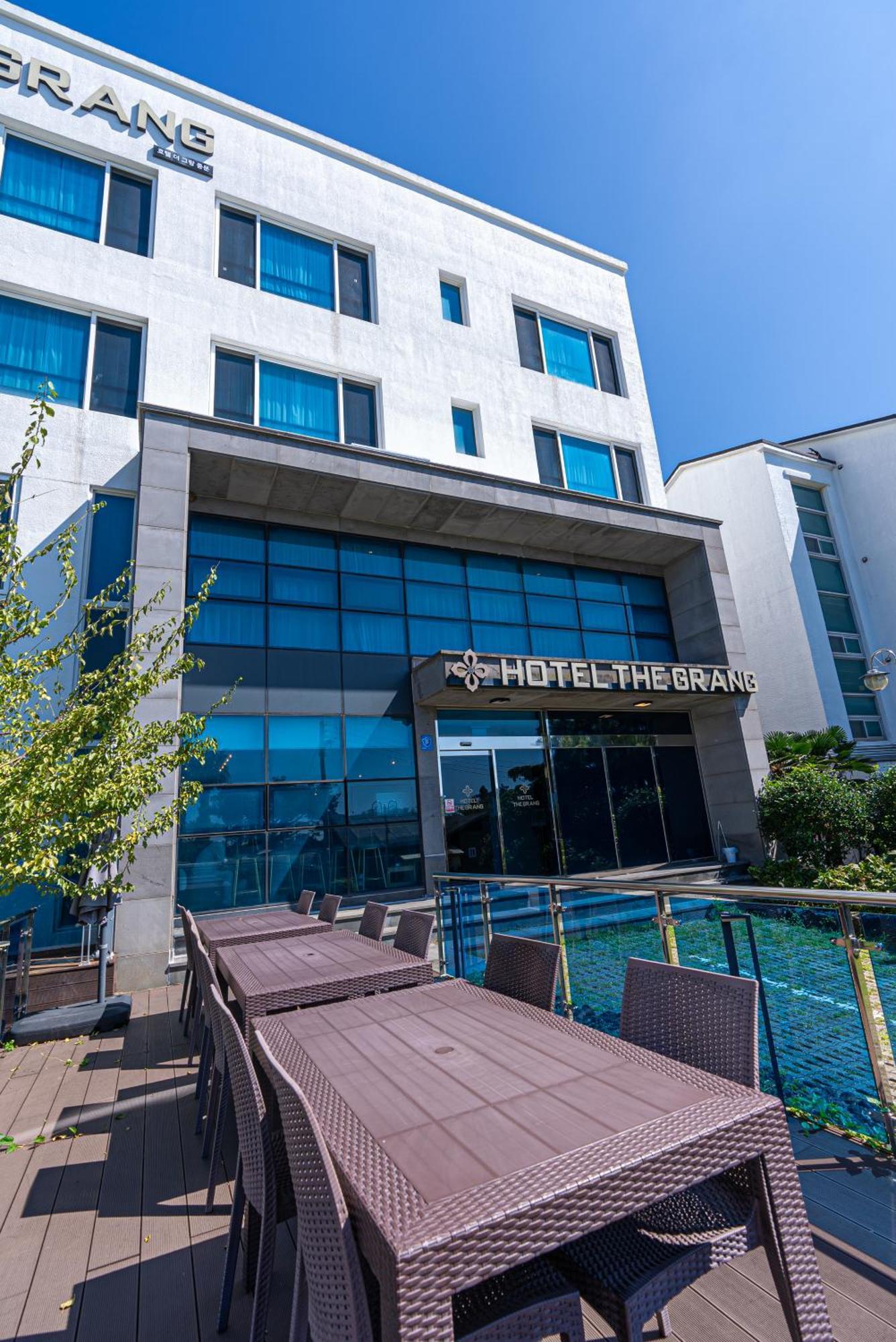 Hotel The Grang Jungmun Сеогвипо Екстериор снимка