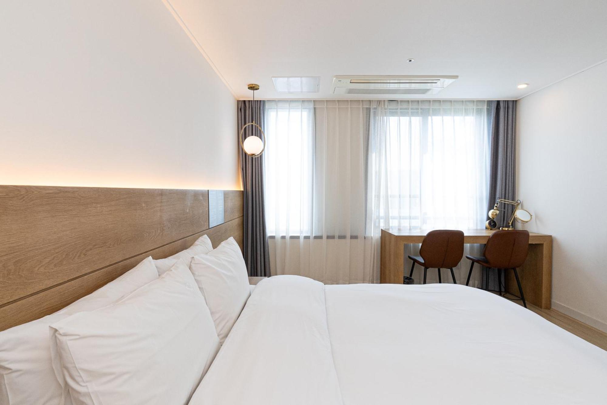 Hotel The Grang Jungmun Сеогвипо Екстериор снимка