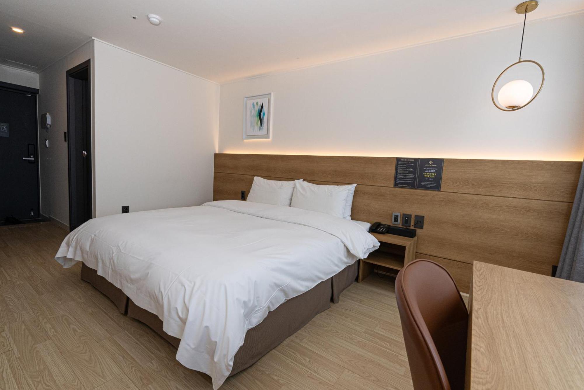 Hotel The Grang Jungmun Сеогвипо Екстериор снимка