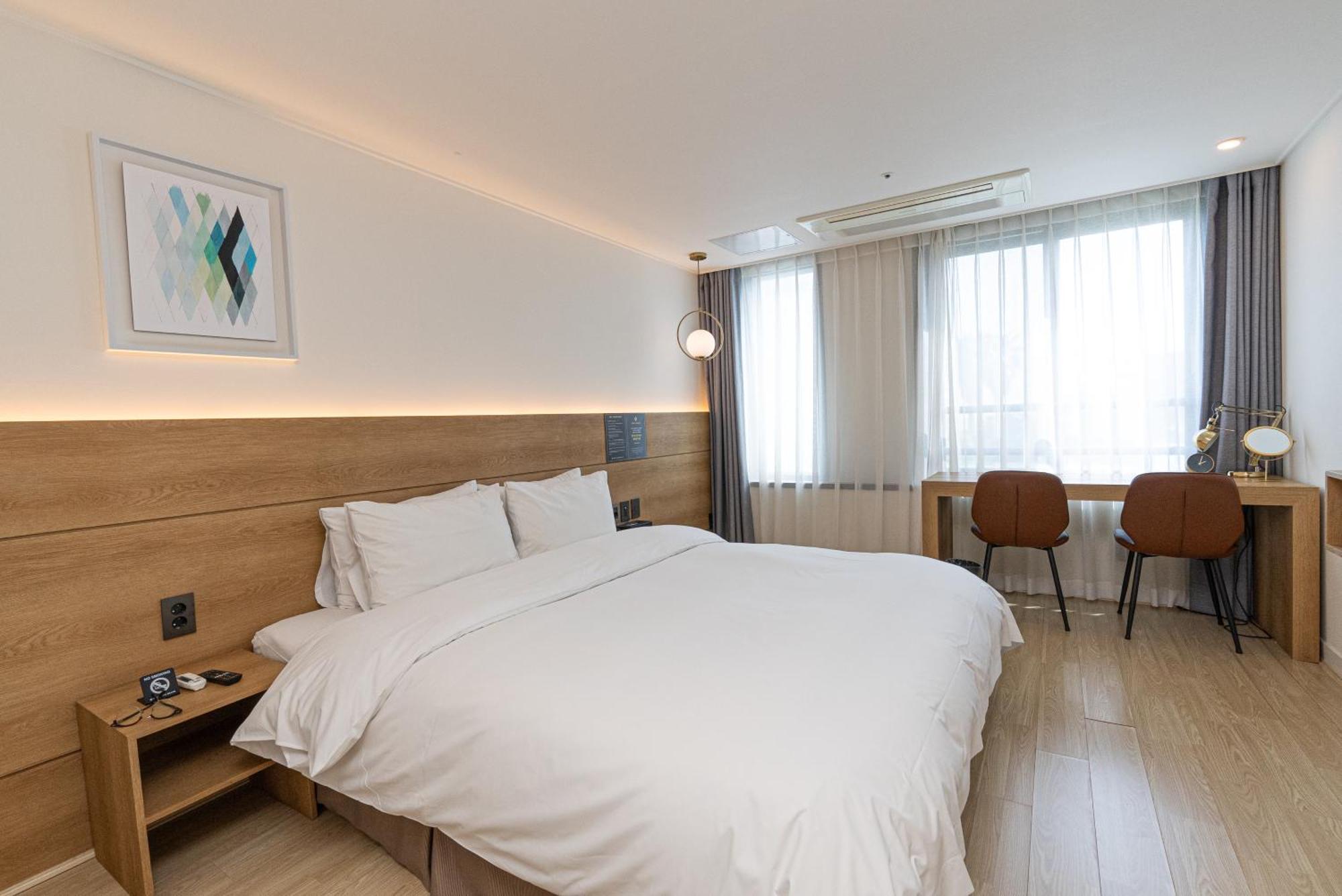 Hotel The Grang Jungmun Сеогвипо Екстериор снимка