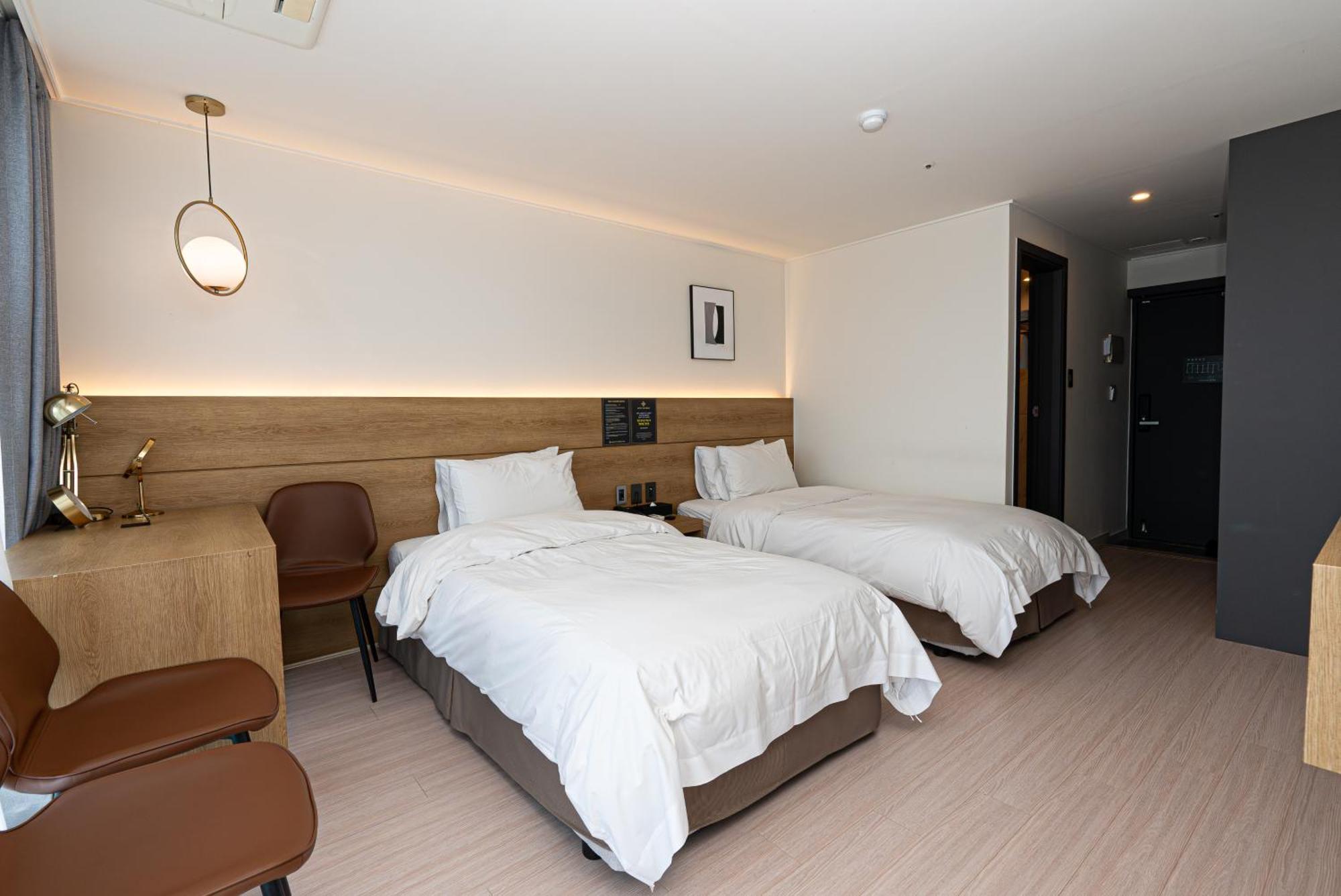 Hotel The Grang Jungmun Сеогвипо Екстериор снимка