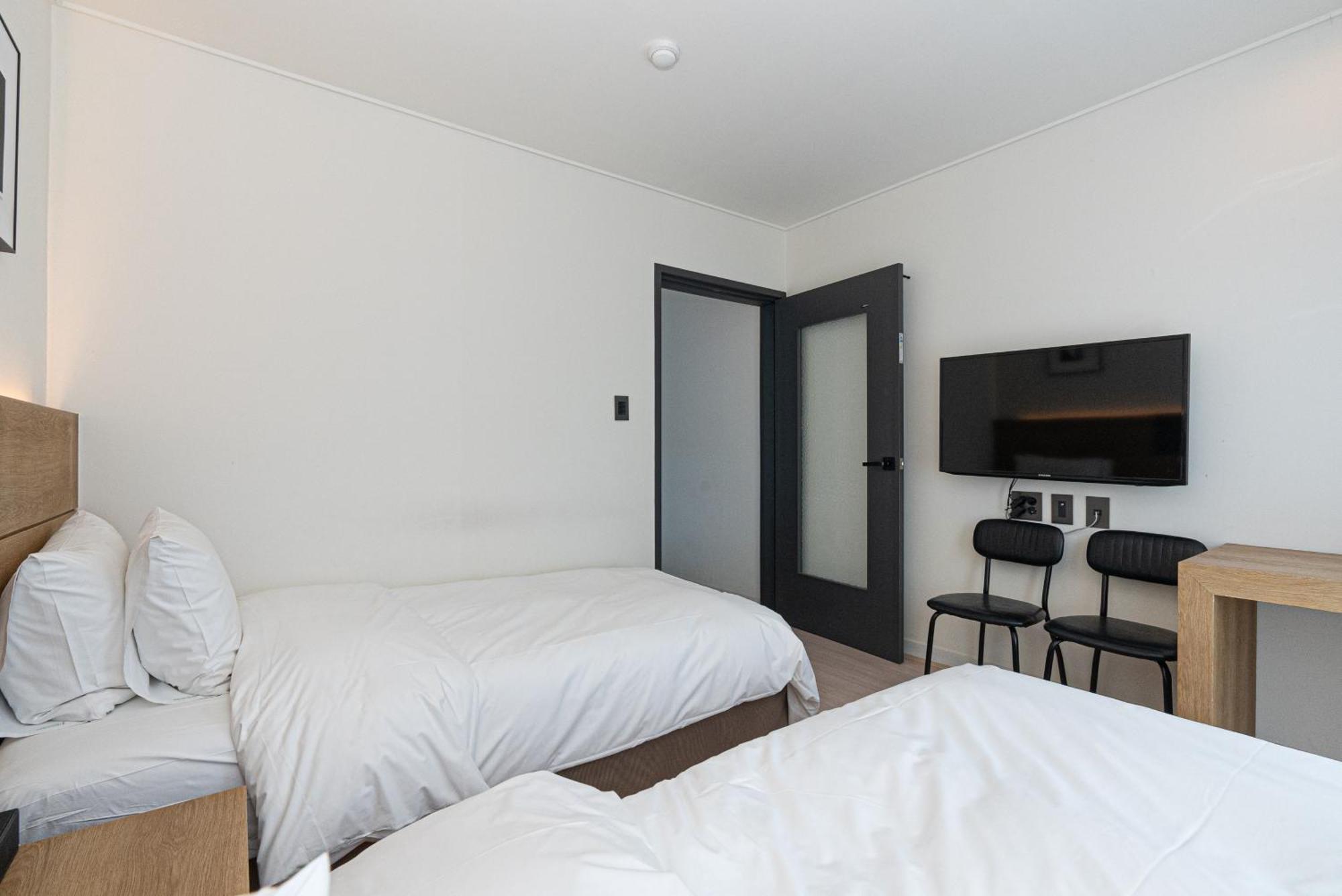 Hotel The Grang Jungmun Сеогвипо Екстериор снимка