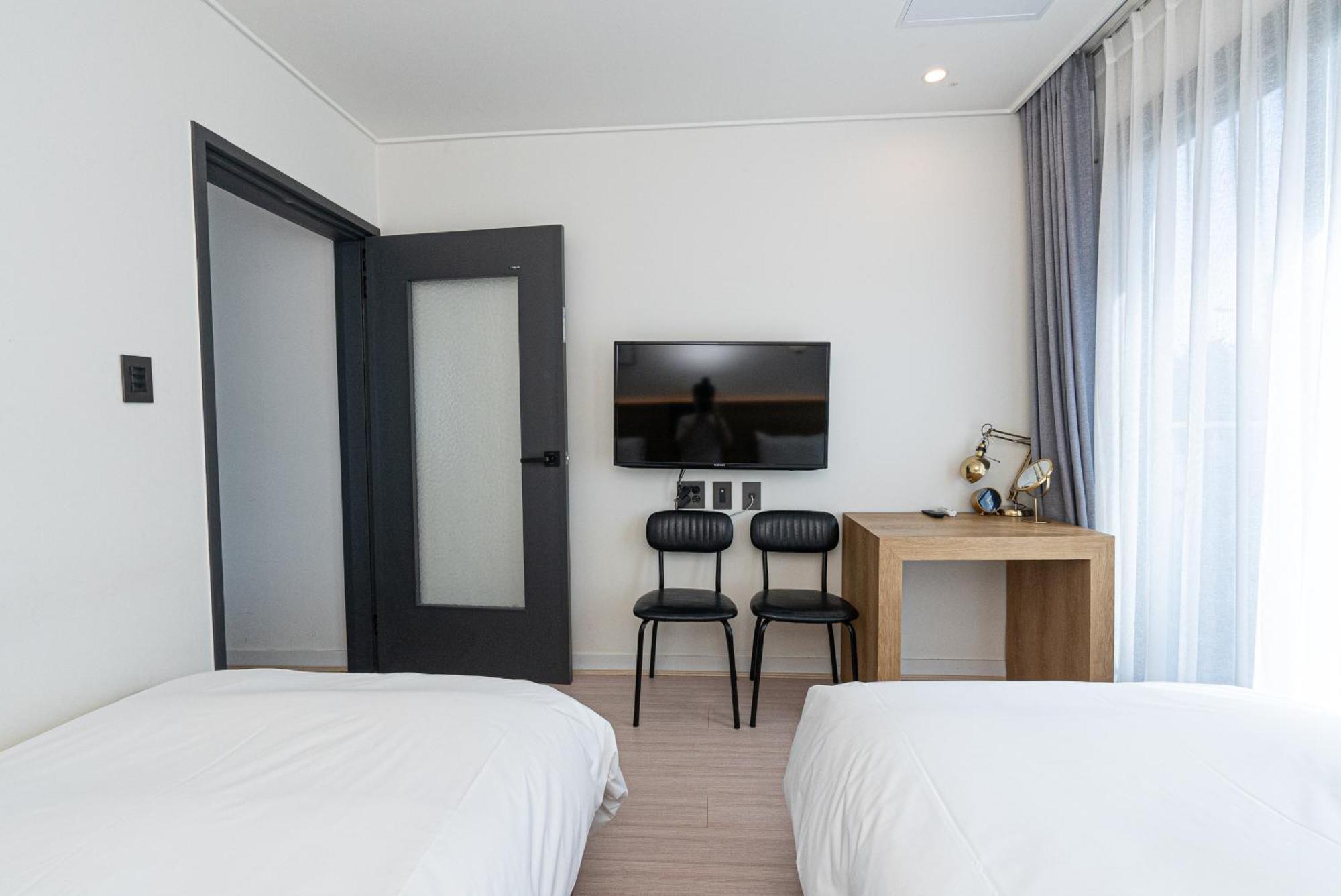 Hotel The Grang Jungmun Сеогвипо Екстериор снимка