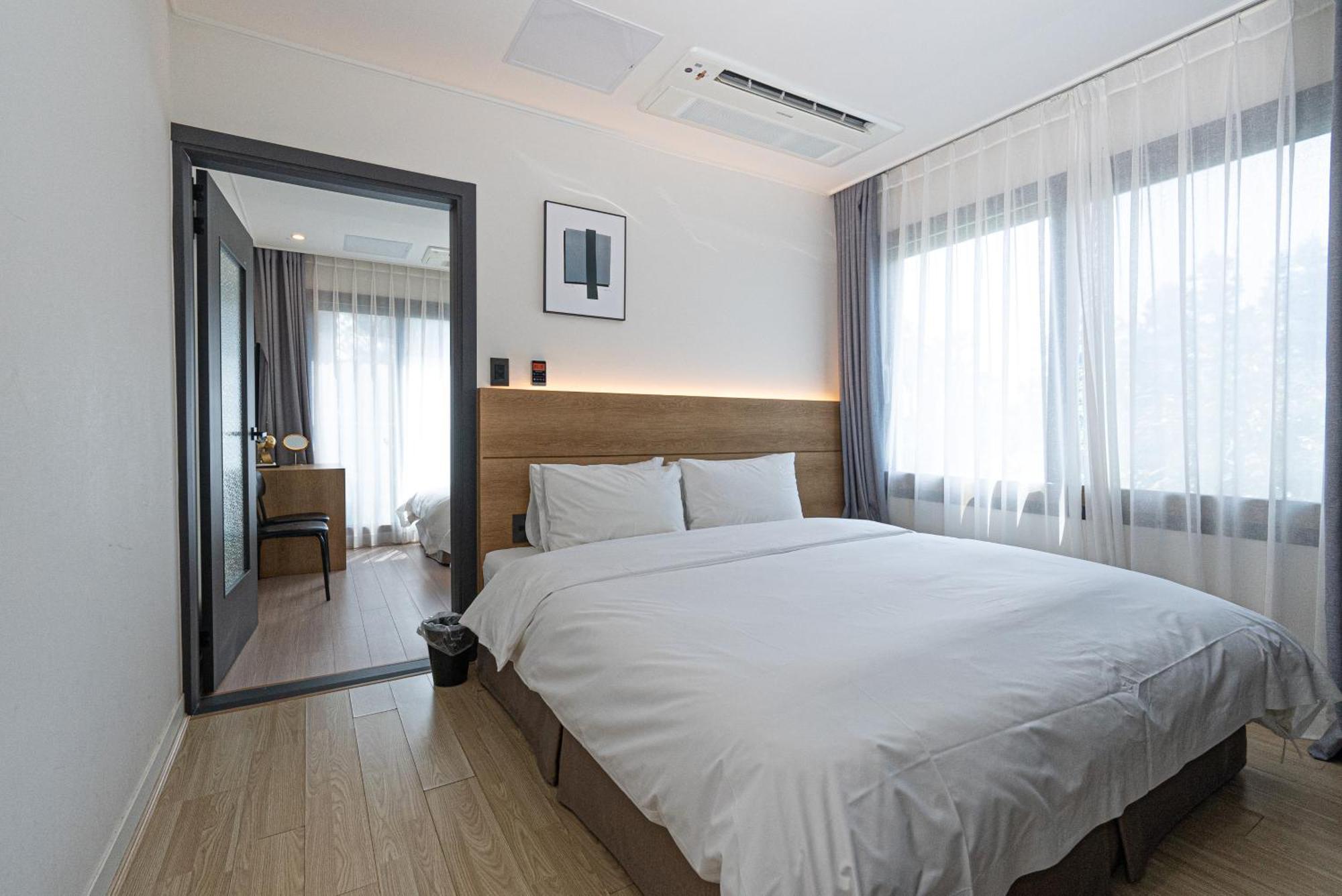 Hotel The Grang Jungmun Сеогвипо Екстериор снимка