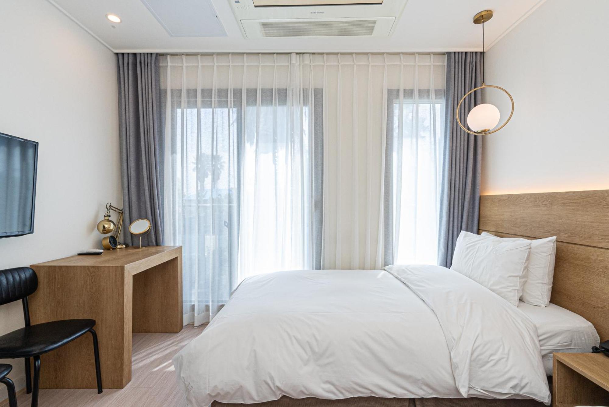 Hotel The Grang Jungmun Сеогвипо Екстериор снимка
