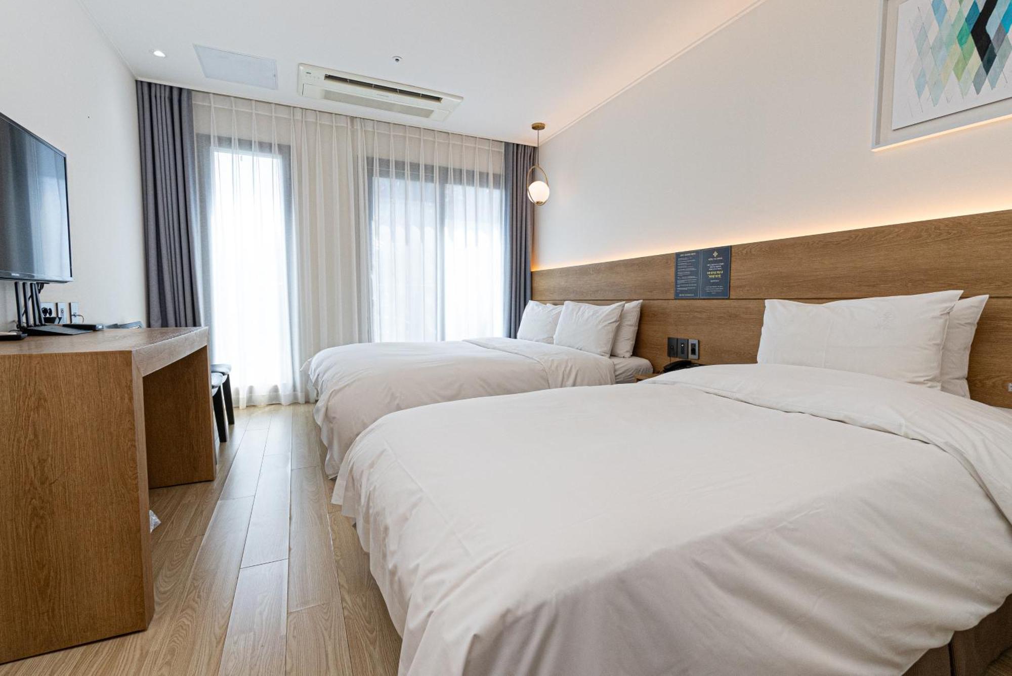 Hotel The Grang Jungmun Сеогвипо Екстериор снимка