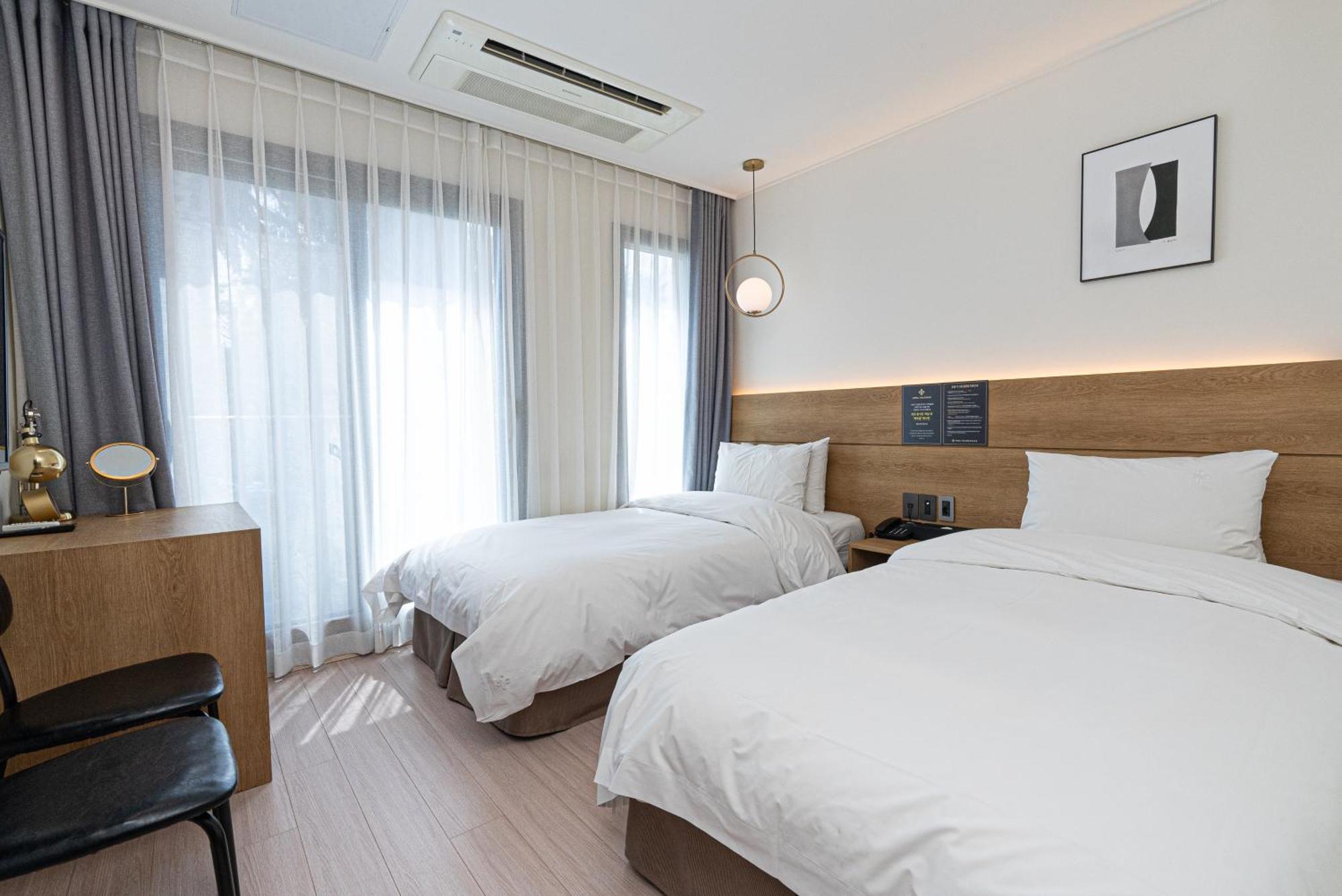 Hotel The Grang Jungmun Сеогвипо Екстериор снимка