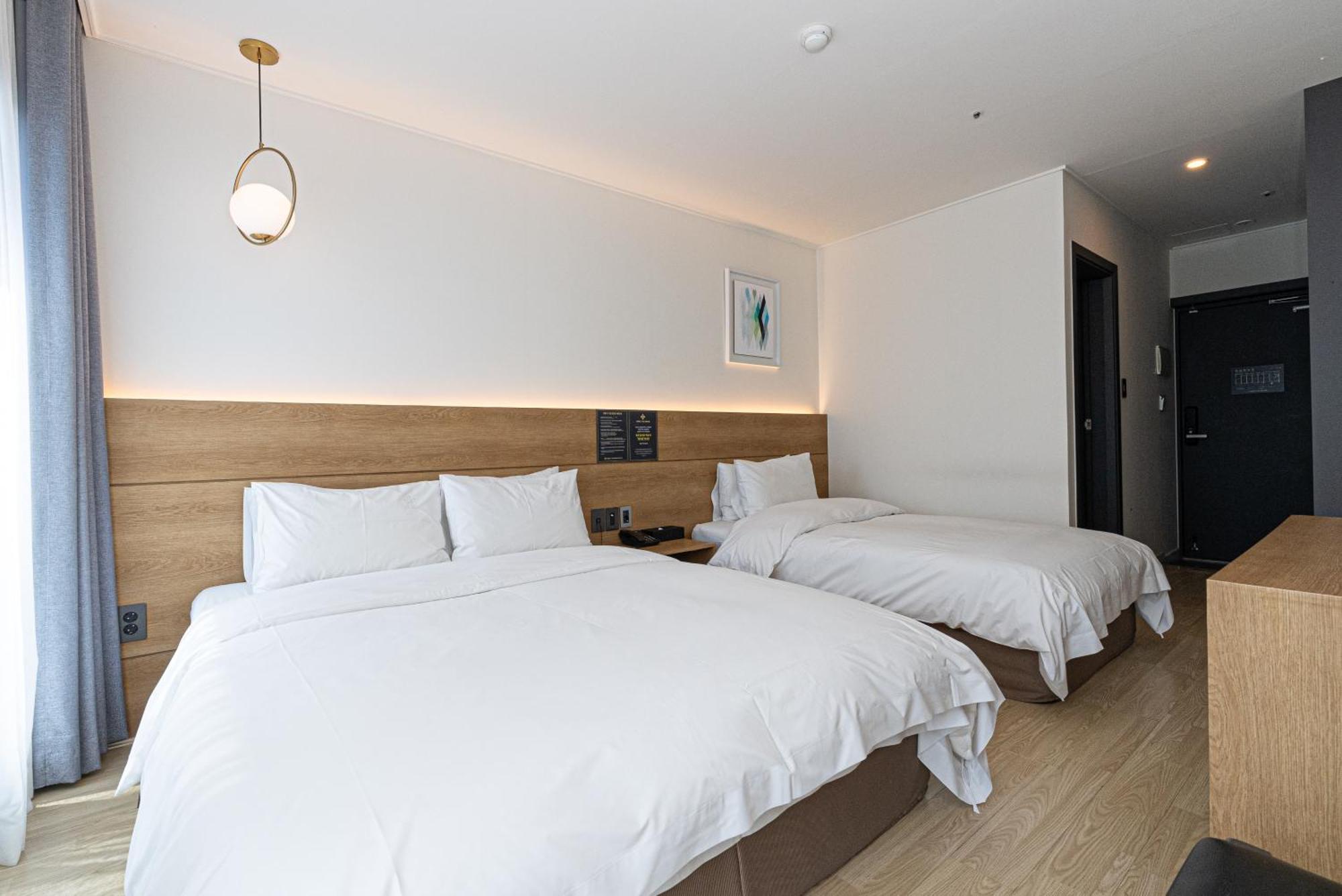 Hotel The Grang Jungmun Сеогвипо Екстериор снимка