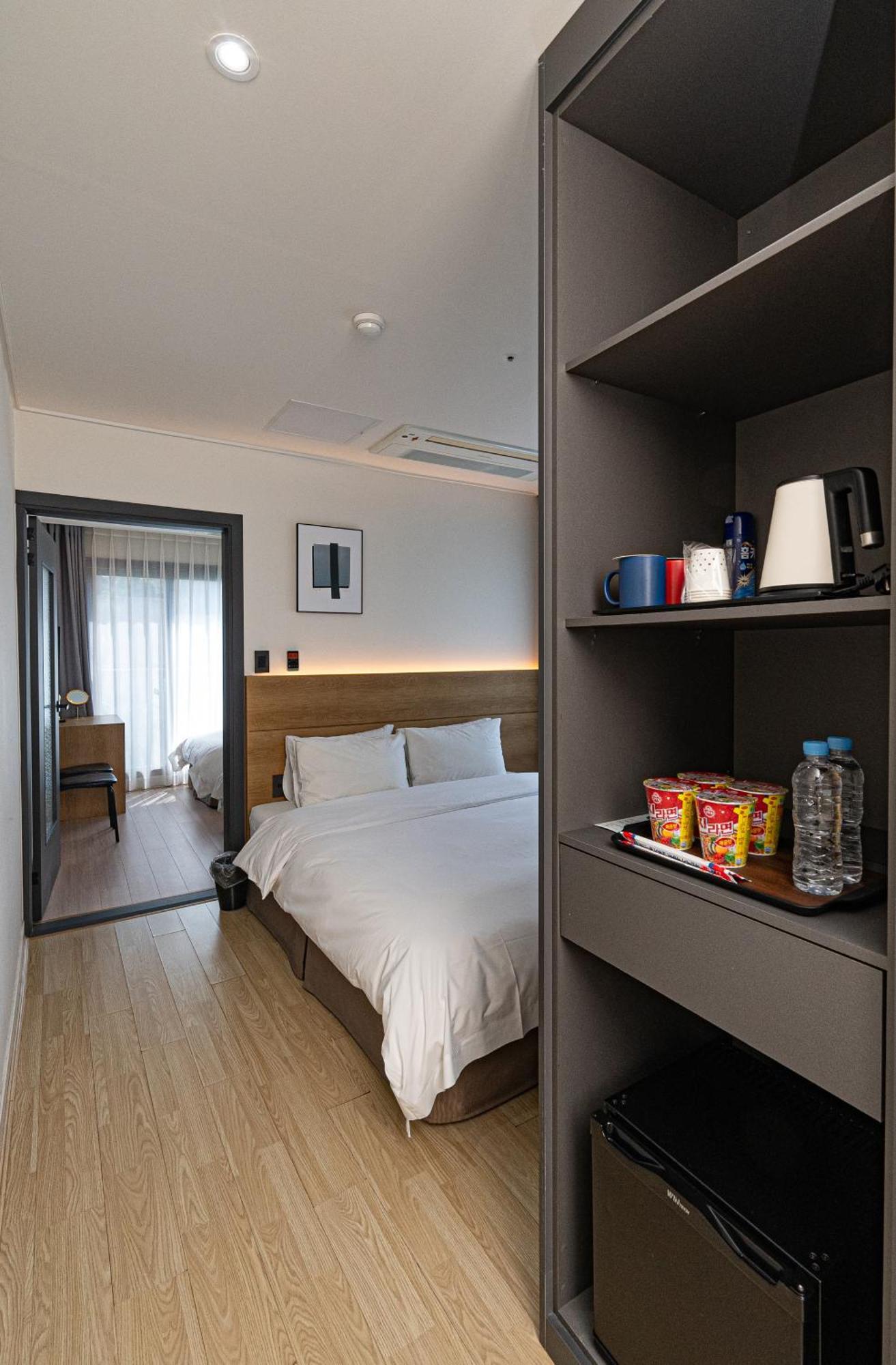 Hotel The Grang Jungmun Сеогвипо Екстериор снимка
